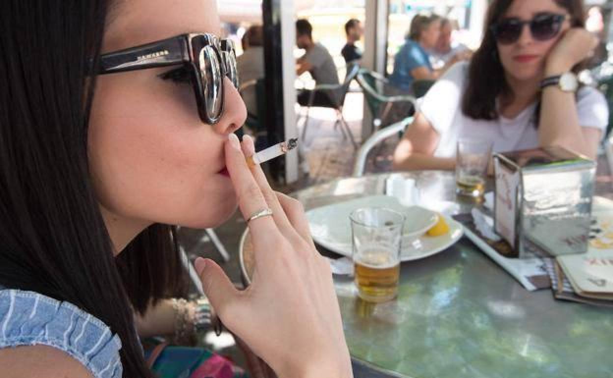 Bars and restaurants on the warpath after smoking ban on terraces is